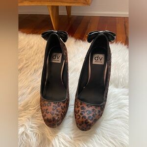 Dolce Vita leopard pumps with bow detail. Size 7.